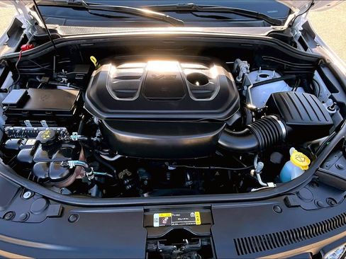 Used 2021 Jeep Grand Cherokee Laredo X image 31