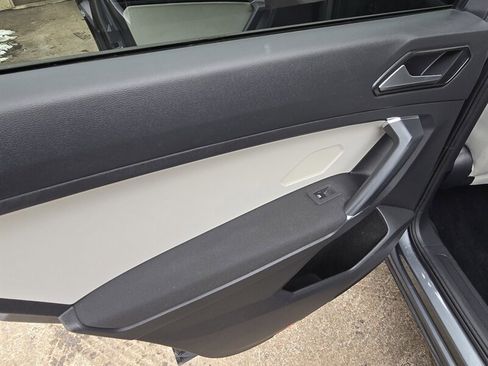 Used 2018 Volkswagen Tiguan S image 25