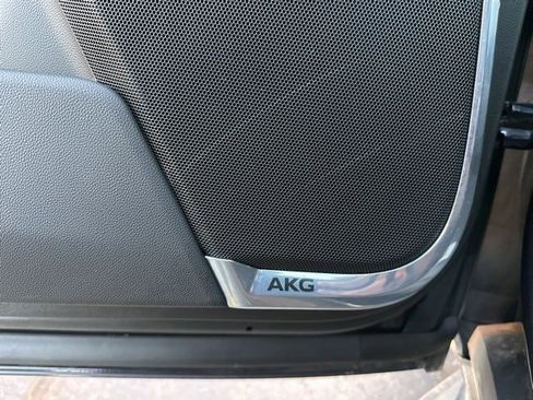 Used 2025 Cadillac Escalade Premium Luxury image 41