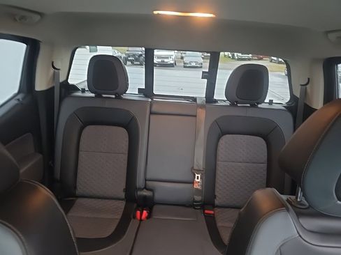 Used 2019 Chevrolet Colorado Z71 w/ Z71 Midnight Edition image 17