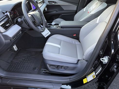 New 2026 Toyota Camry SE image 18