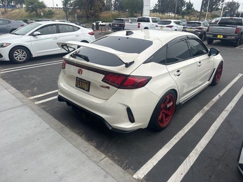 Used 2024 Honda Civic Type R image 3