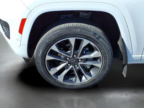 Used 2023 Jeep Grand Cherokee Overland w/ Luxury Tech Group IV image 13