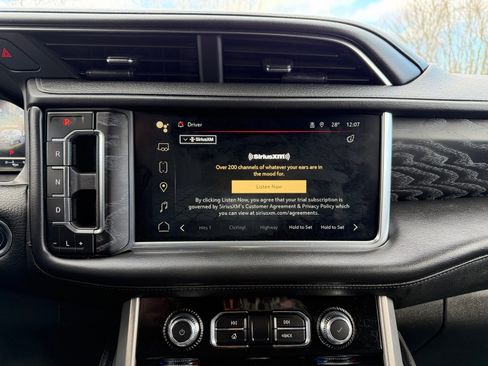 Used 2024 GMC Yukon Denali w/ Advanced Technology Package image 13