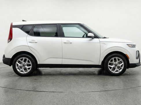 Used 2025 Kia Soul LX w/ LX Technology Package image 11