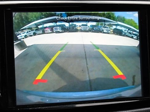 Used 2021 Chrysler Pacifica Touring-L FWD image 18