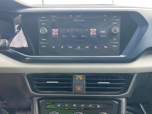 Used 2022 Volkswagen Taos SE w/ Panoramic Sunroof Package FWD image 24