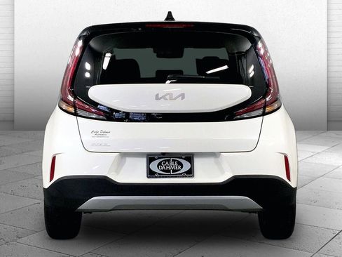 Used 2025 Kia Soul LX FWD image 3