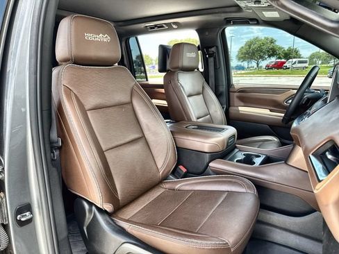 Used 2023 Chevrolet Suburban High Country w/ Advanced Technology Package RWD image 26