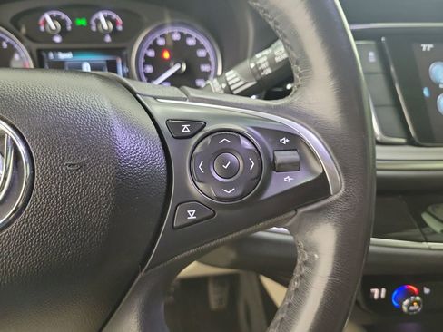 Used 2019 Buick Enclave Essence image 25