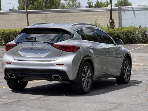 Used 2018 INFINITI QX30 FWD image 5