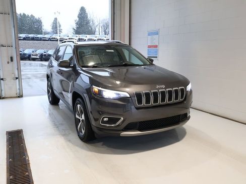 Used 2020 Jeep Cherokee Limited image 2