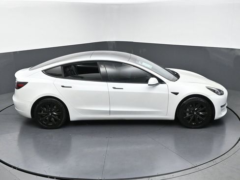 Used 2021 Tesla Model 3 Standard Range Plus image 46