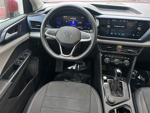 Used 2024 Volkswagen Taos SE image 17