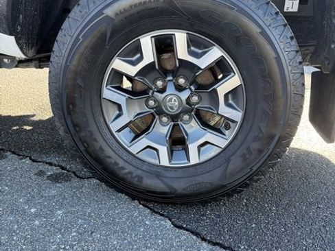 Certified 2021 Toyota Tacoma SR5 image 10