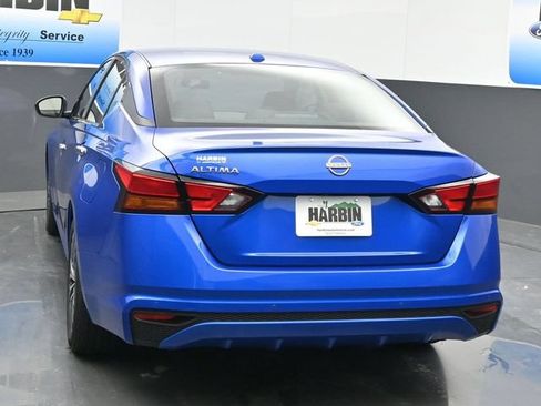 Used 2025 Nissan Altima 2.5 SV FWD image 4