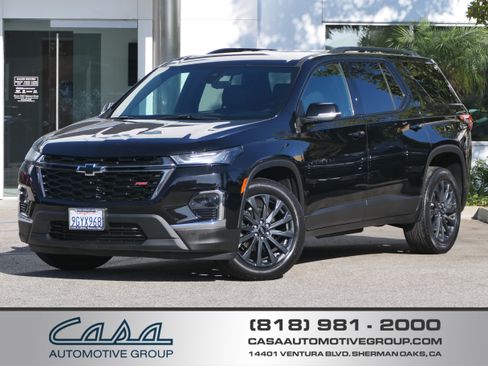 Used 2023 Chevrolet Traverse RS FWD image 1