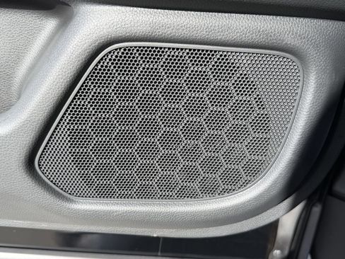 New 2025 Honda Pilot Touring image 21