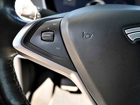 Used 2018 Tesla Model X 100D image 27