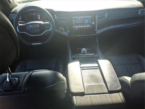 Used 2024 Jeep Wagoneer L Series II image 6