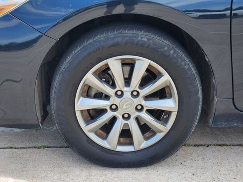 Used 2015 Toyota Camry LE FWD image 10