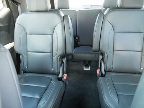 Used 2023 Chevrolet Traverse LT w/ LT Premium Package AWD/4WD image 13