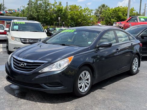 Used 2013 Hyundai Sonata GLS FWD image 2