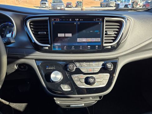 New 2026 Chrysler Pacifica Select image 18