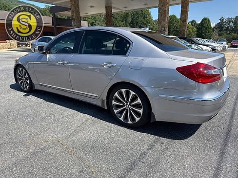 Used 2013 Hyundai Genesis 5.0 R-Spec RWD image 4