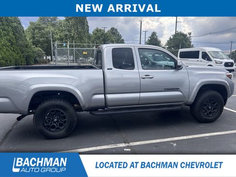 Used 2019 Toyota Tacoma SR5 AWD/4WD image 8