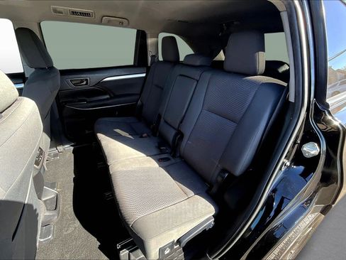 Used 2019 Toyota Highlander LE image 24