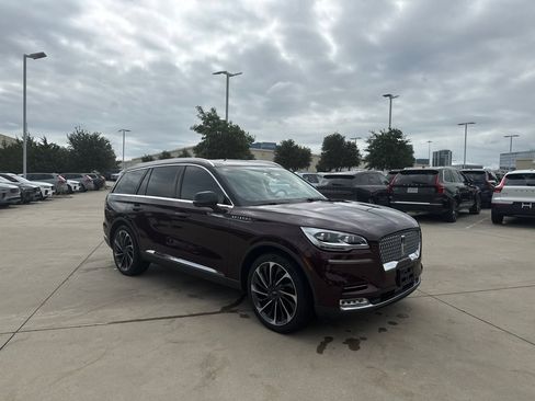 Used 2022 Lincoln Aviator Reserve w/ Equipment Group 201A AWD/4WD image 3
