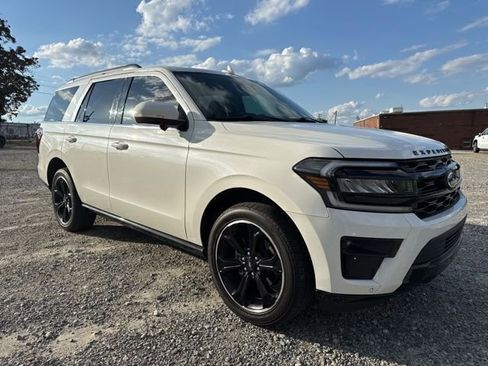 Used 2024 Ford Expedition Limited AWD/4WD image 4