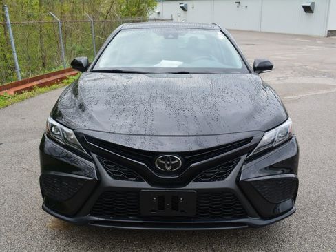Used 2023 Toyota Camry SE FWD image 2