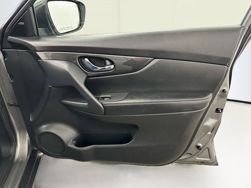 Used 2017 Nissan Rogue SV AWD/4WD image 32