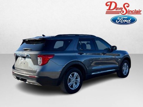 Used 2023 Ford Explorer XLT w/ Equipment Group 202A image 7