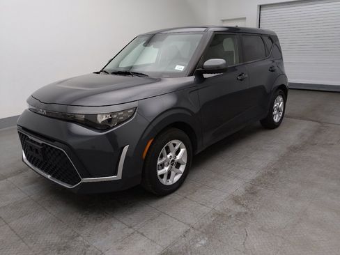 Used 2024 Kia Soul LX w/ LX Technology Package image 2