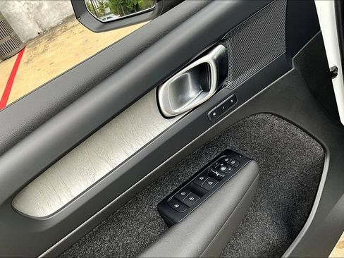 New 2026 Volvo XC40 B4 Plus w/ Protection Package Premier FWD image 23