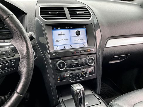 Used 2017 Ford Explorer XLT w/ Equipment Group 202A FWD image 6