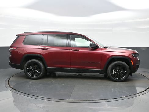Used 2023 Jeep Grand Cherokee L Limited w/ Luxury Tech Group II AWD/4WD image 7