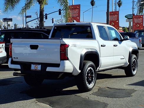 Certified 2025 Toyota Tacoma TRD Off-Road image 4
