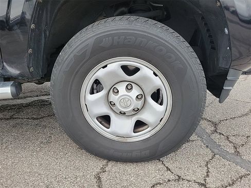 Used 2017 Toyota Tacoma SR image 5