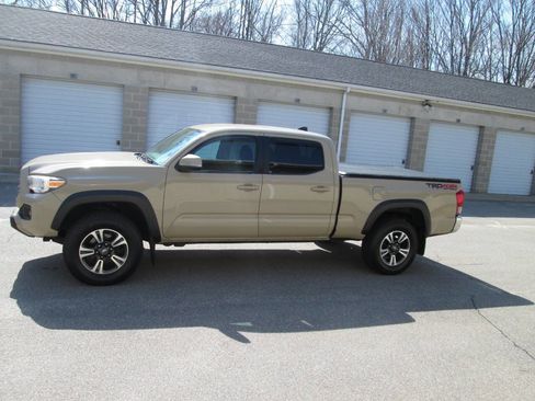 Used 2016 Toyota Tacoma TRD Off-Road w/ Towing Package image 3