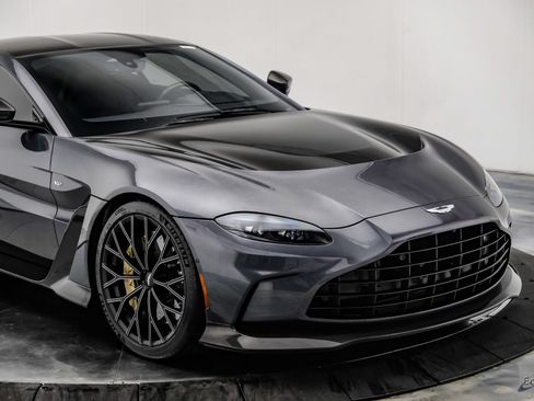 Used 2023 Aston Martin V12 Vantage RWD image 32