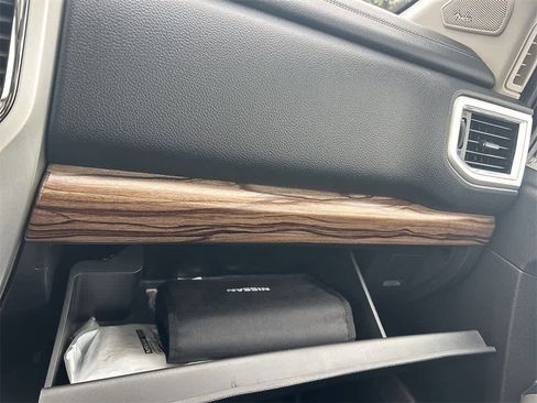 Used 2021 Nissan Titan SL w/ Moonroof Package image 21