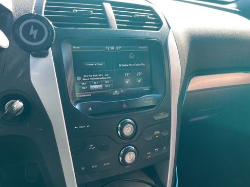 Used 2014 Ford Explorer XLT w/ Equipment Group 202A image 11