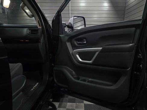 Used 2023 Nissan Titan SV w/ SV Convenience Package image 32