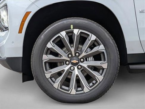 New 2026 Chevrolet Suburban High Country image 18