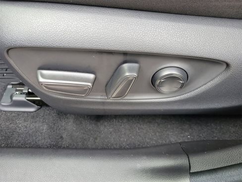 Used 2025 Toyota RAV4 XLE image 18