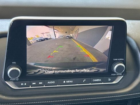 Used 2024 Nissan Rogue SV image 15